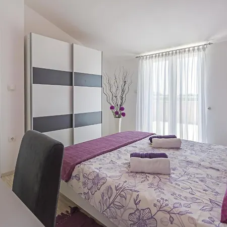 別荘 Cozy In Pula With Wifi