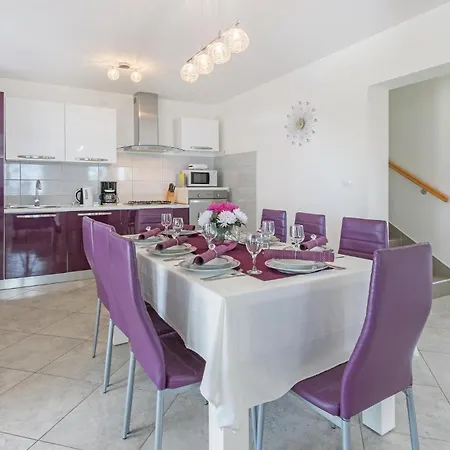 Cozy In Pula With Wifi