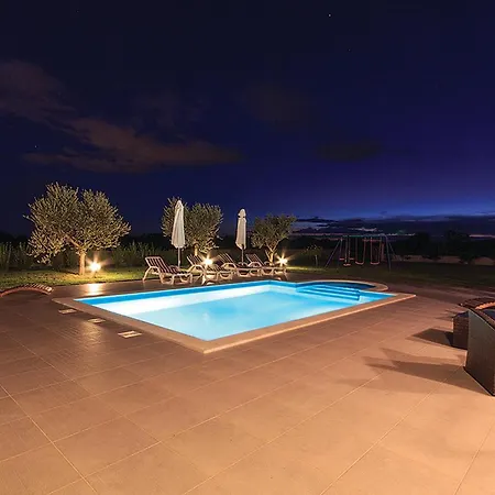 別荘 Cozy In Pula With Wifi プーラ