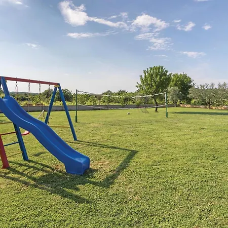 Cozy In Pula With Wifi 別荘