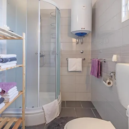 Cozy In Pula With Wifi Póla