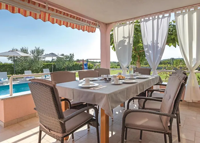 Vikendica Cozy Home In Pula With Wifi *