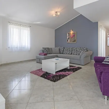 Cozy Home In Pula With Wifi * Muntic