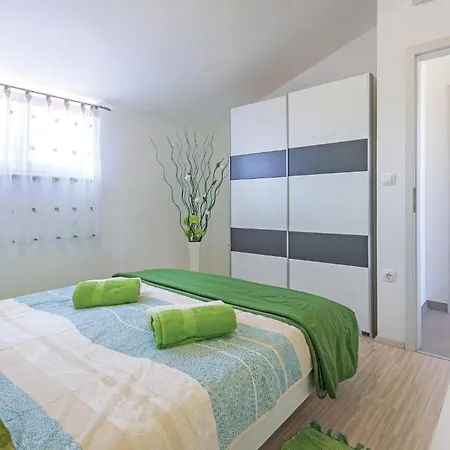 Holiday home Cozy Home In Pula With Wifi Muntic
