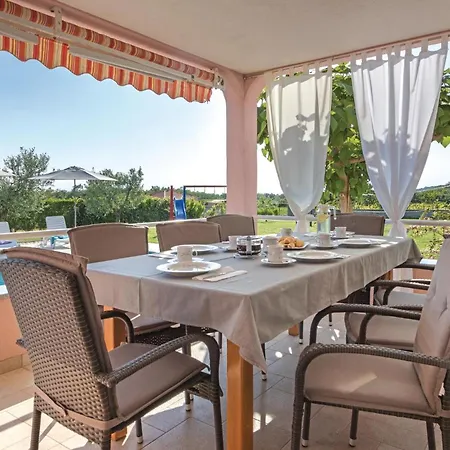 Holiday home Cozy Home In Pula With Wifi *