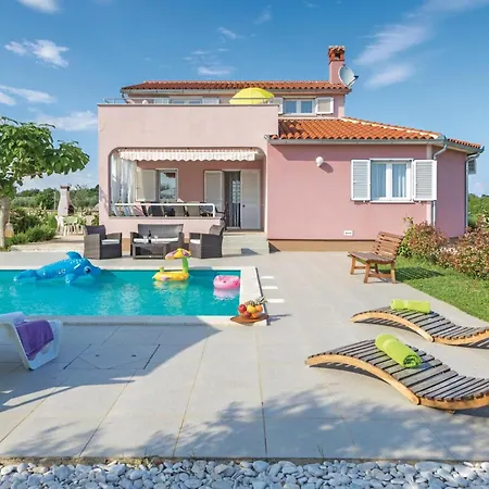 Cozy Home In Pula With Wifi Holiday home Muntic