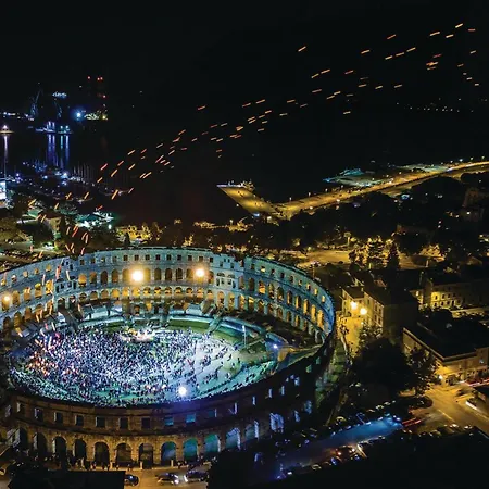 Cozy In Pula With Wifi